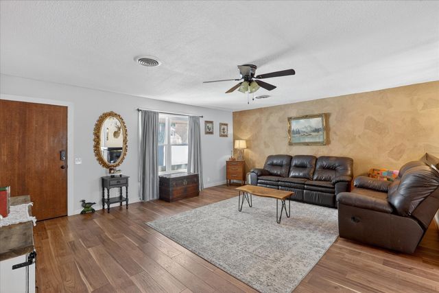 702 El Camino Real, Chico, TX 76431