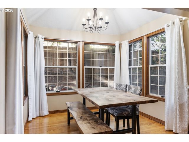 17973 SAINT CLAIR Dr, Lake Oswego, OR 97034