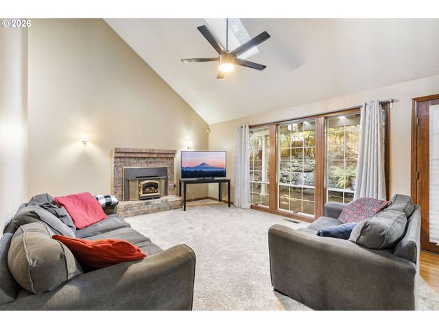 17973 SAINT CLAIR Dr, Lake Oswego, OR 97034