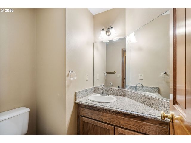 17973 SAINT CLAIR Dr, Lake Oswego, OR 97034