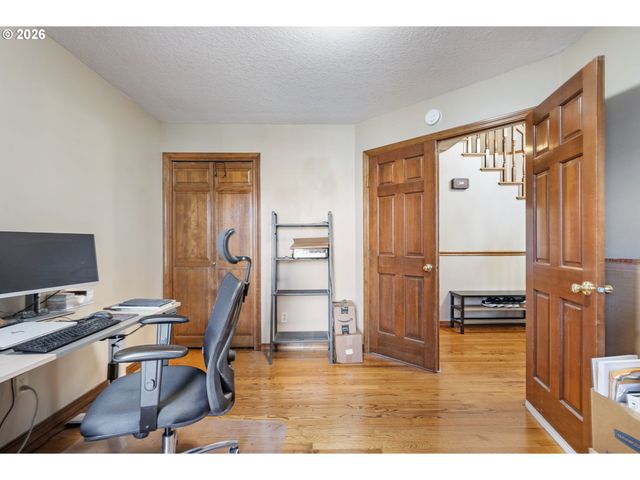 17973 SAINT CLAIR Dr, Lake Oswego, OR 97034