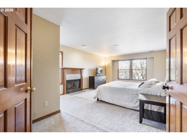 17973 SAINT CLAIR Dr, Lake Oswego, OR 97034