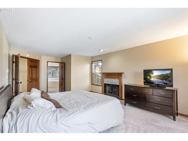 17973 SAINT CLAIR Dr, Lake Oswego, OR 97034