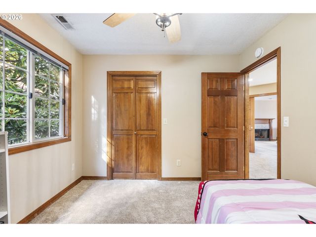 17973 SAINT CLAIR Dr, Lake Oswego, OR 97034