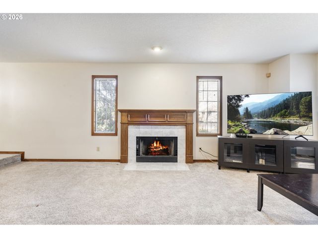 17973 SAINT CLAIR Dr, Lake Oswego, OR 97034