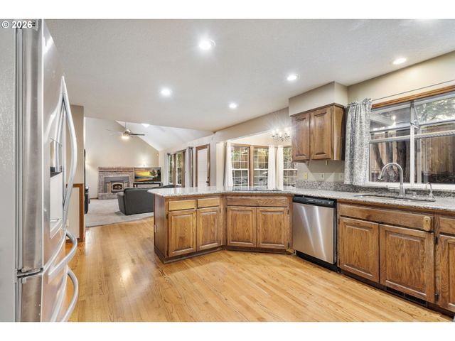 17973 SAINT CLAIR Dr, Lake Oswego, OR 97034