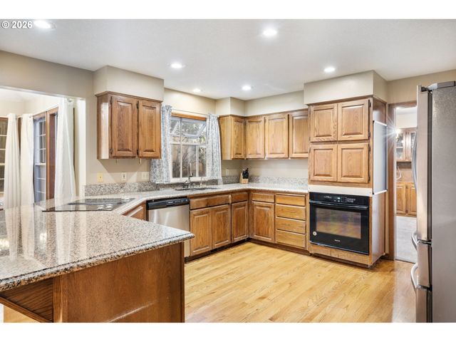 17973 SAINT CLAIR Dr, Lake Oswego, OR 97034