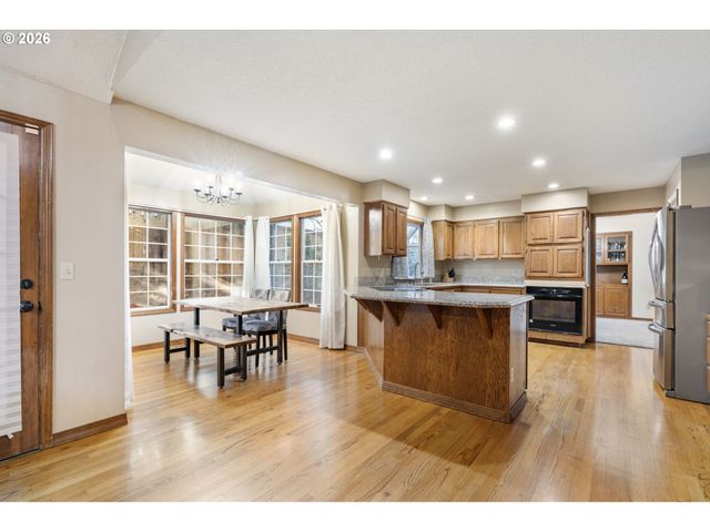 17973 SAINT CLAIR Dr, Lake Oswego, OR 97034