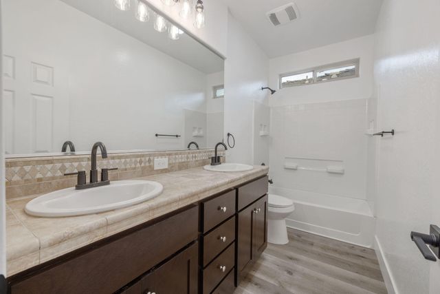 3526 W Buena Vista Avenue, Visalia, CA 93291