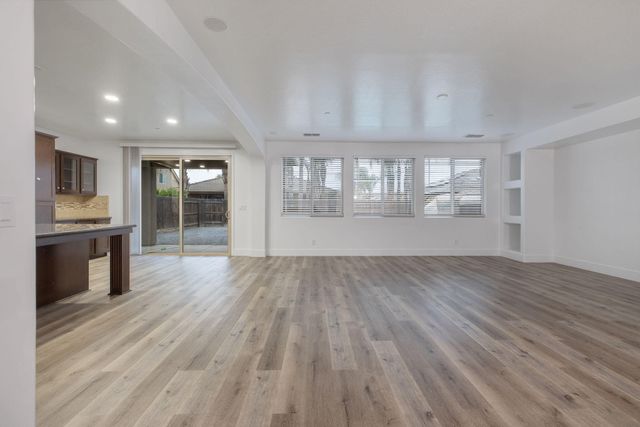 3526 W Buena Vista Avenue, Visalia, CA 93291