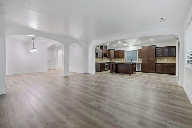 3526 W Buena Vista Avenue, Visalia, CA 93291