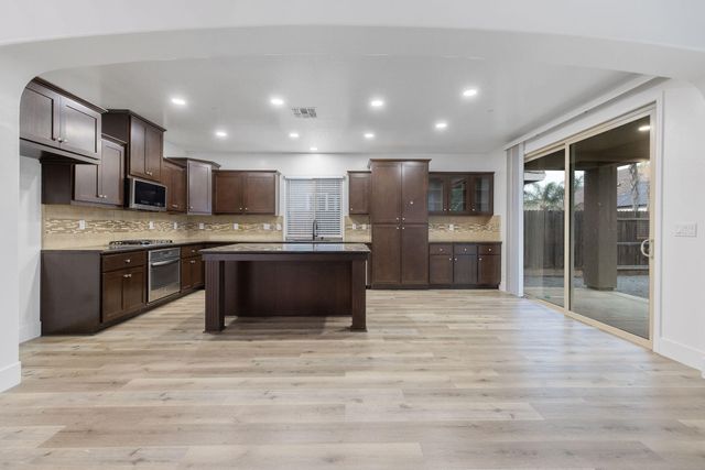 3526 W Buena Vista Avenue, Visalia, CA 93291