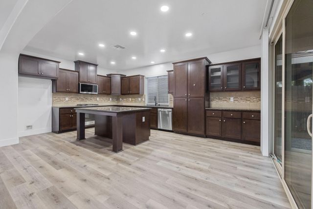 3526 W Buena Vista Avenue, Visalia, CA 93291