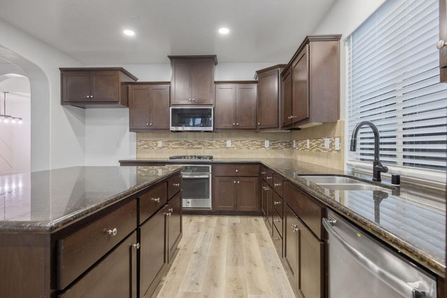 3526 W Buena Vista Avenue, Visalia, CA 93291