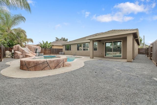 3526 W Buena Vista Avenue, Visalia, CA 93291