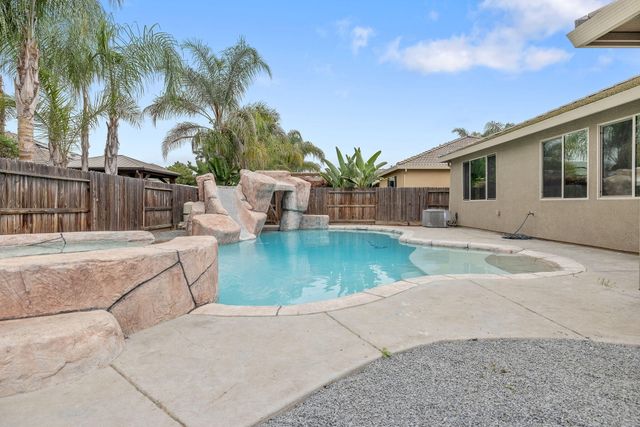 3526 W Buena Vista Avenue, Visalia, CA 93291