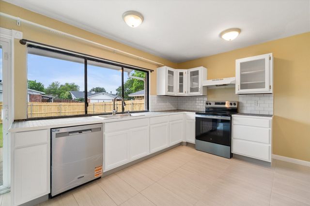 7247 Long Canyon Trail, Dallas, TX 75249