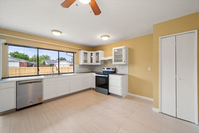 7247 Long Canyon Trail, Dallas, TX 75249
