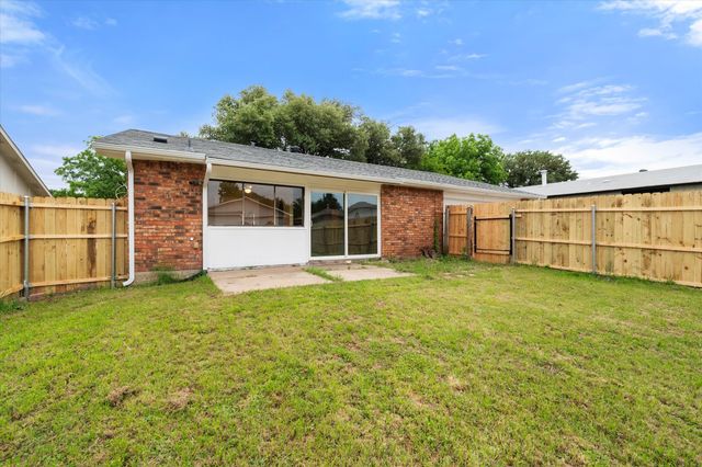 7247 Long Canyon Trail, Dallas, TX 75249