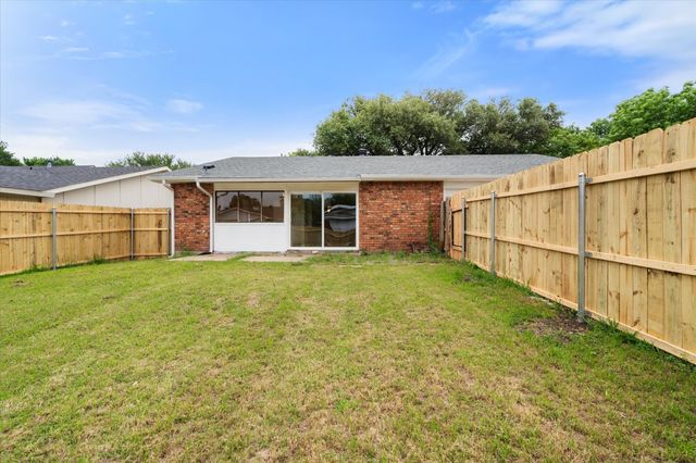 7247 Long Canyon Trail, Dallas, TX 75249