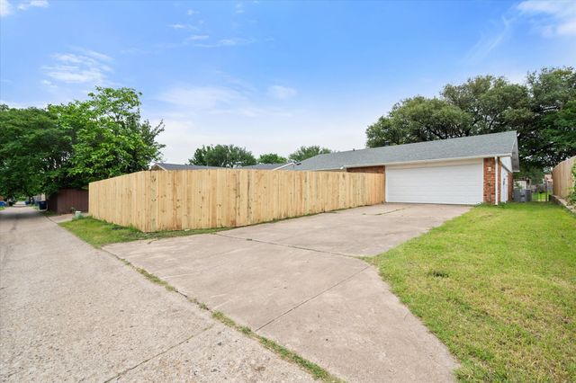 7247 Long Canyon Trail, Dallas, TX 75249