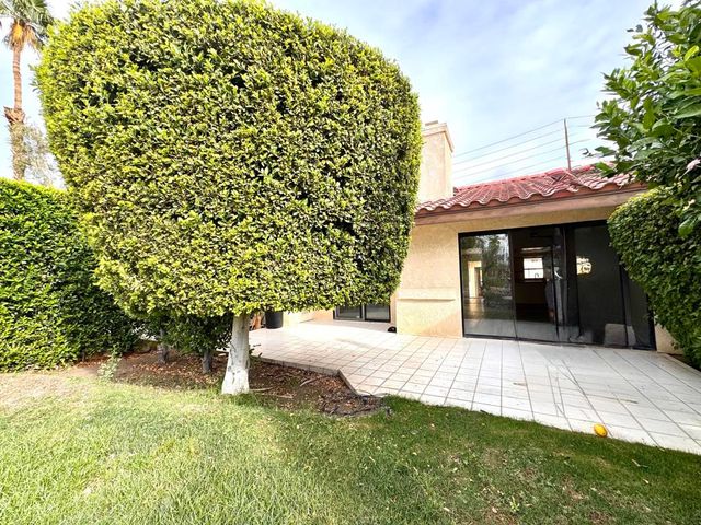 153 Willow Lake Drive, Palm Desert, CA 92260