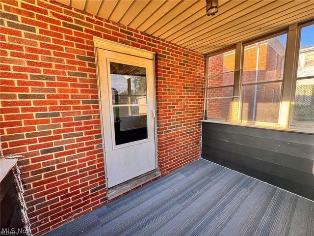 2907 Snow Road up, Parma, OH 44134