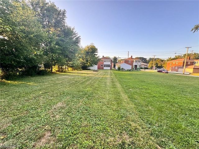 2907 Snow Road up, Parma, OH 44134