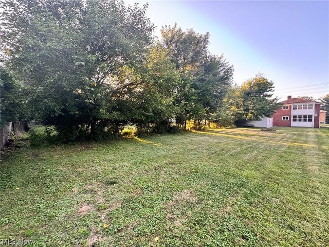 2907 Snow Road up, Parma, OH 44134