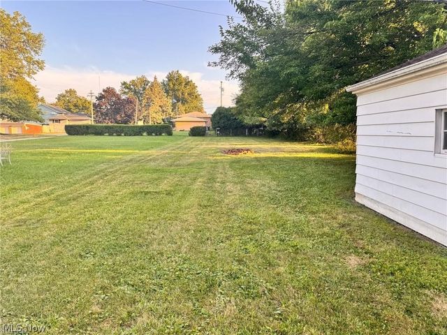 2907 Snow Road up, Parma, OH 44134