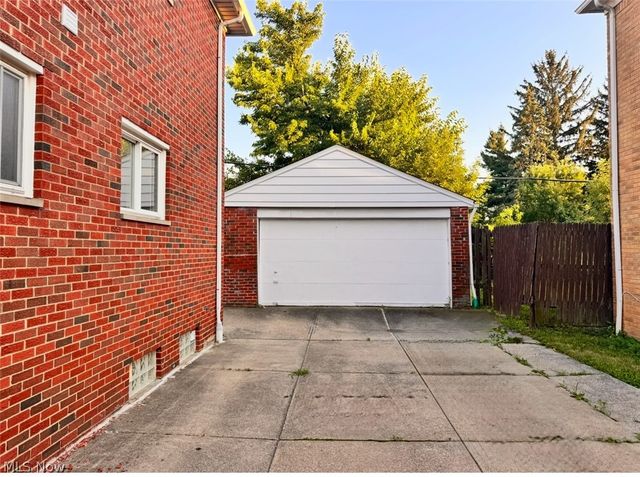 2907 Snow Road up, Parma, OH 44134