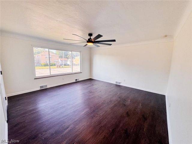 2907 Snow Road up, Parma, OH 44134