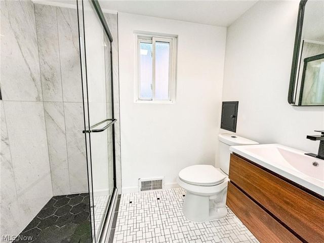 2907 Snow Road up, Parma, OH 44134