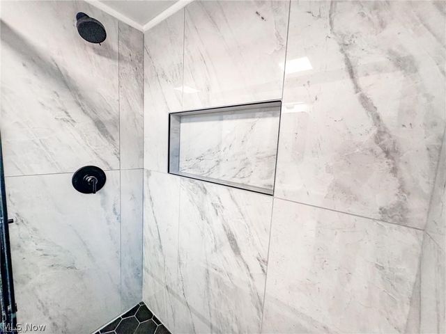 2907 Snow Road up, Parma, OH 44134