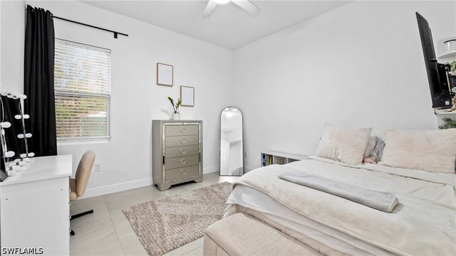 569 Desoto BLVD S, Naples, FL 34117