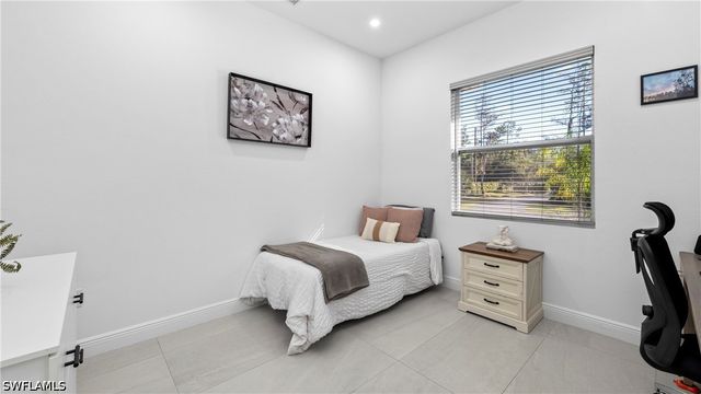 569 Desoto BLVD S, Naples, FL 34117