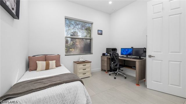 569 Desoto BLVD S, Naples, FL 34117