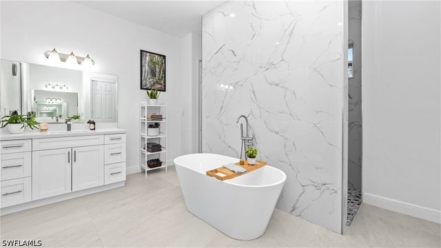 569 Desoto BLVD S, Naples, FL 34117