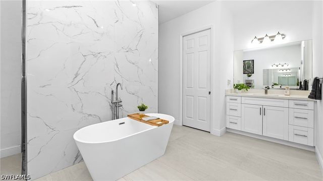 569 Desoto BLVD S, Naples, FL 34117