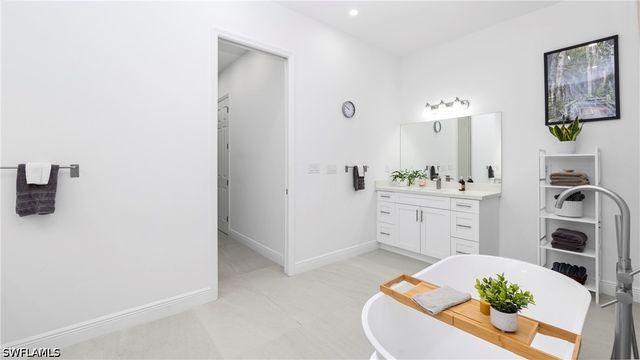 569 Desoto BLVD S, Naples, FL 34117