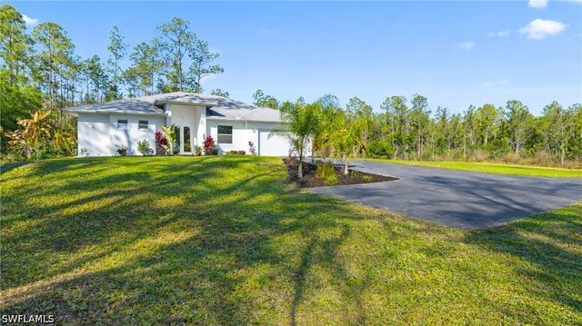 569 Desoto BLVD S, Naples, FL 34117