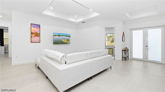 569 Desoto BLVD S, Naples, FL 34117