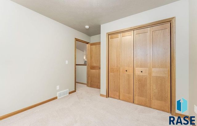 813 N Main St Street, Lennox, SD 57039