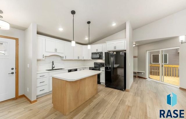 813 N Main St Street, Lennox, SD 57039