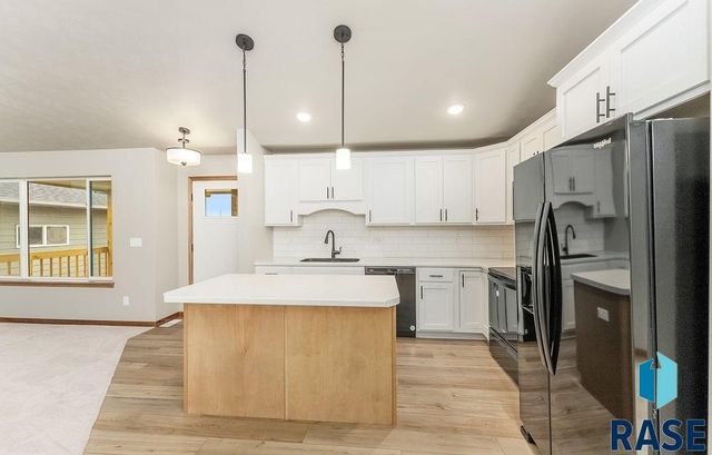 813 N Main St Street, Lennox, SD 57039