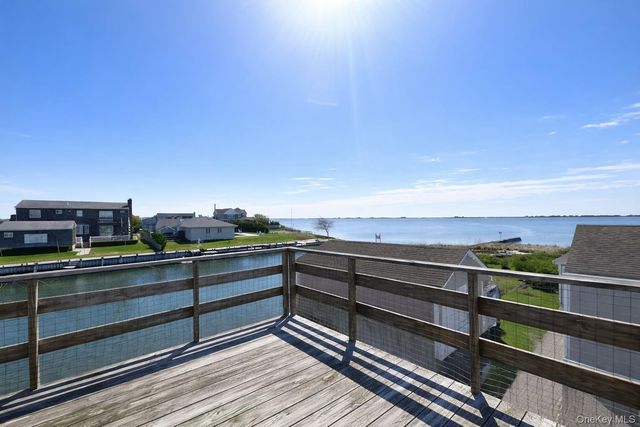 39 Barracuda Road, East Quogue, NY 11942