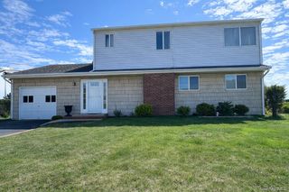 39 Barracuda Road, East Quogue, NY 11942