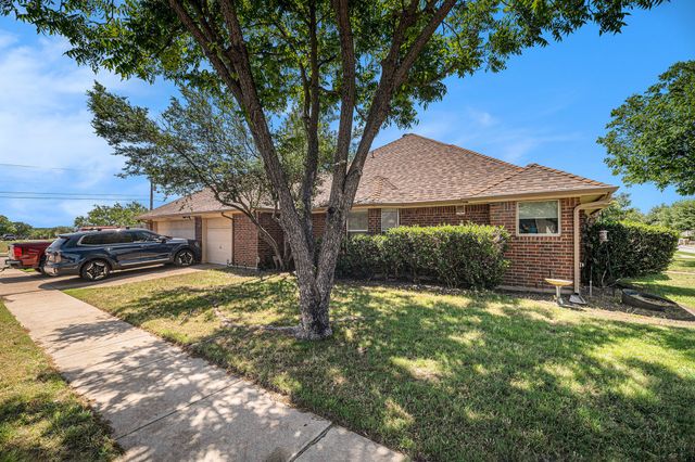 5501 Gateway Lane, Arlington, TX 76017