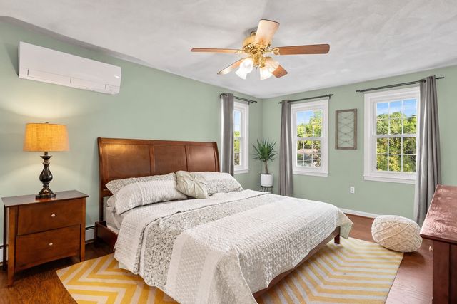392 Old Farm Rd, Franklin, MA 02038