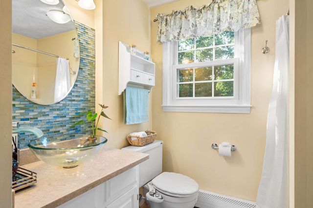 392 Old Farm Rd, Franklin, MA 02038